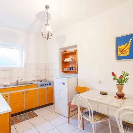 Tomislava - Ground Floor Apartment Makarska
