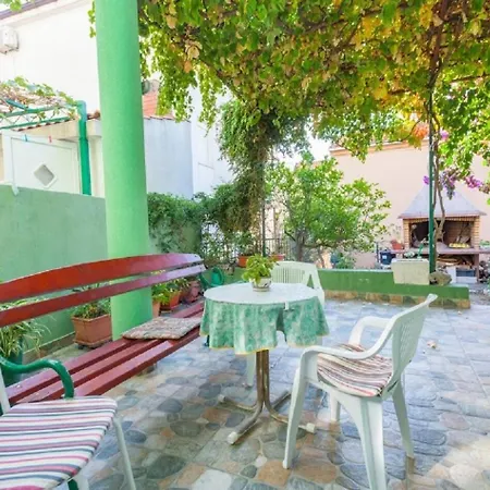 Tomislava - Ground Floor Apartment