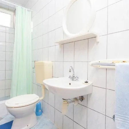 Tomislava - Ground Floor Apartment Makarska