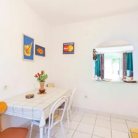 Tomislava - Ground Floor Apartment Makarska
